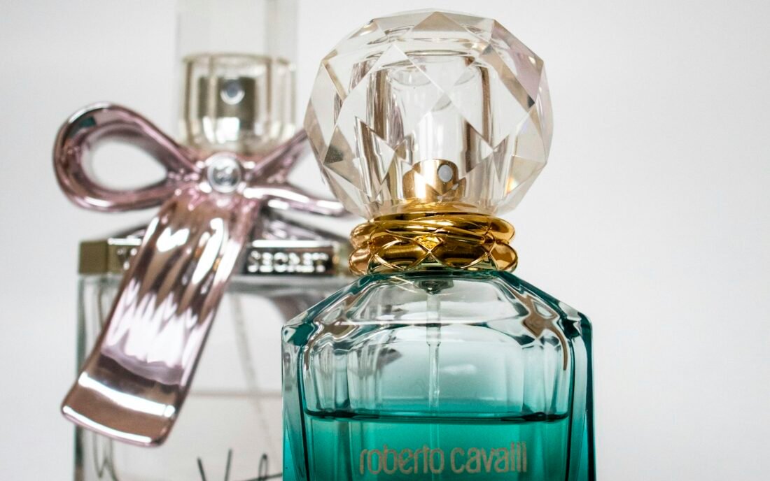Qual a diferença entre Eau de Toilette, Eau de Parfum e Parfum? Entenda qual escolher