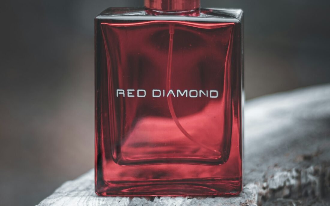 Como Escolher um Perfume? Guia Prático para Encontrar a Fragrância Ideal Como Escolher um Perfume? Guia Prático para Encontrar a Fragrância Ideal